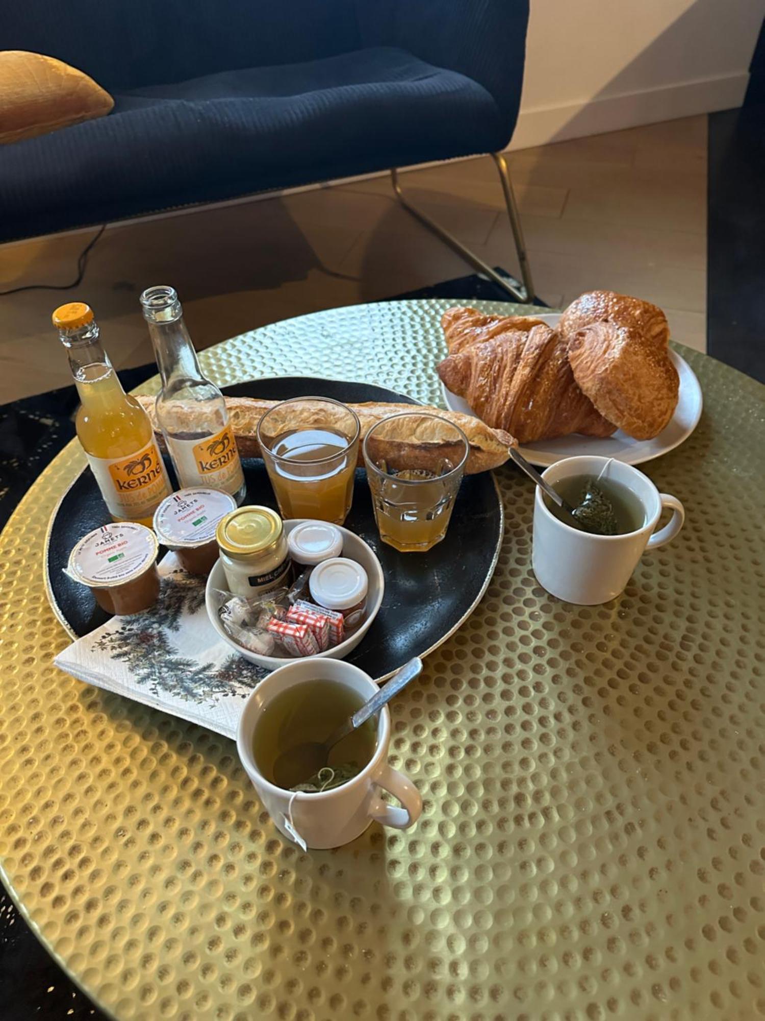 Les Suites De Bougainville Concarneau Luaran gambar